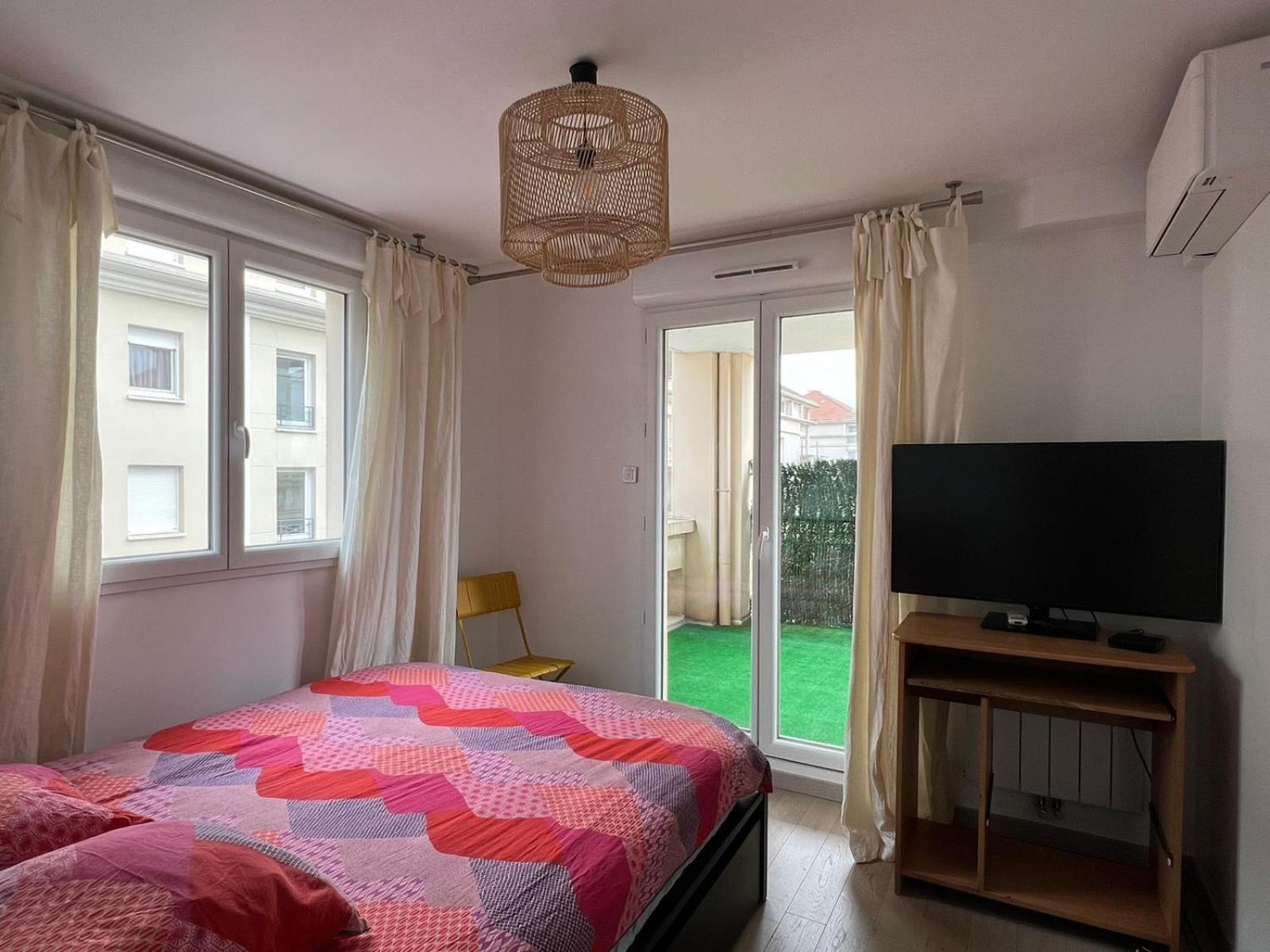 Location 3 Chambres Spacieuses Dans Appartment 2 Mn Rer Bussy Saint Georges Екстериор снимка